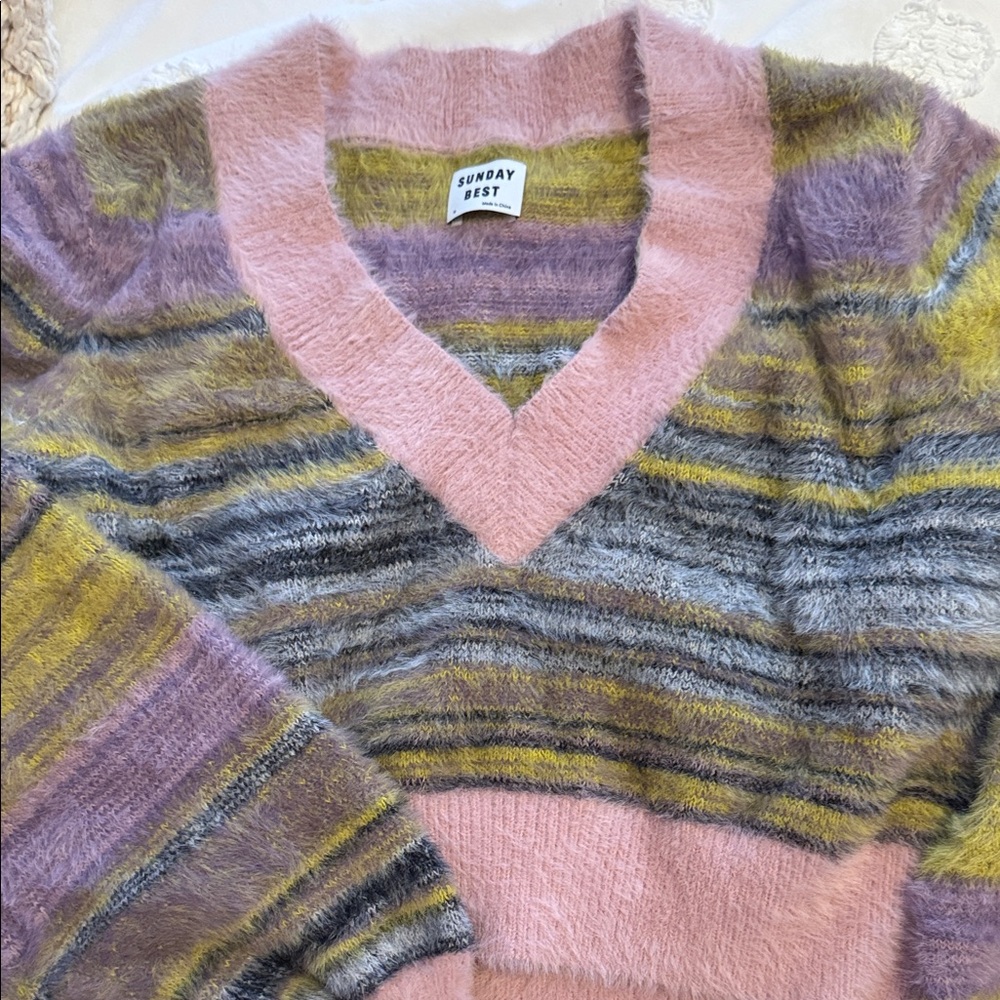 Aritzia Sunday Best Crop V-Neck Sweater